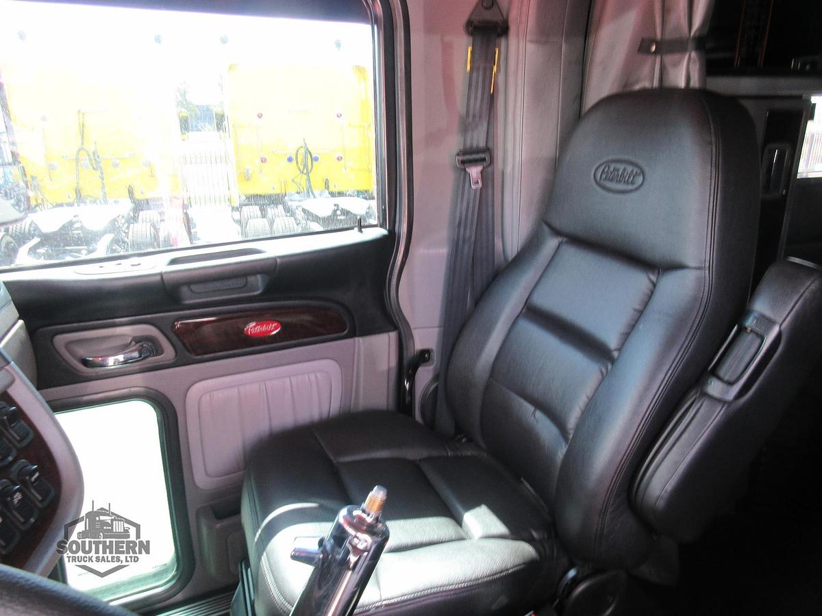 Used 2022 PETERBILT 389