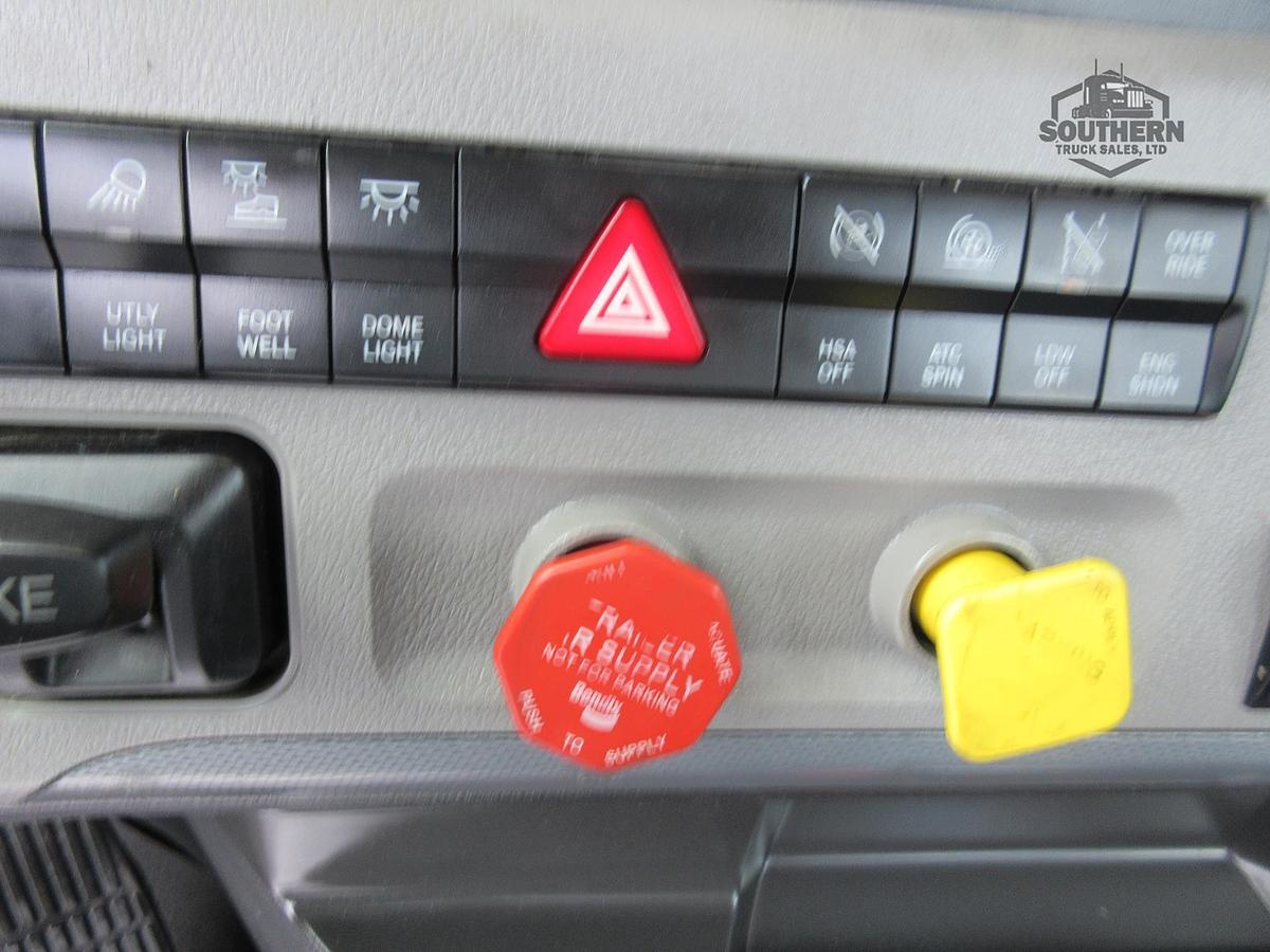 Used 2019 FREIGHTLINER CASCADIA 126