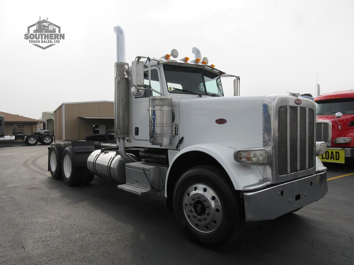 Used 2011 PETERBILT 388