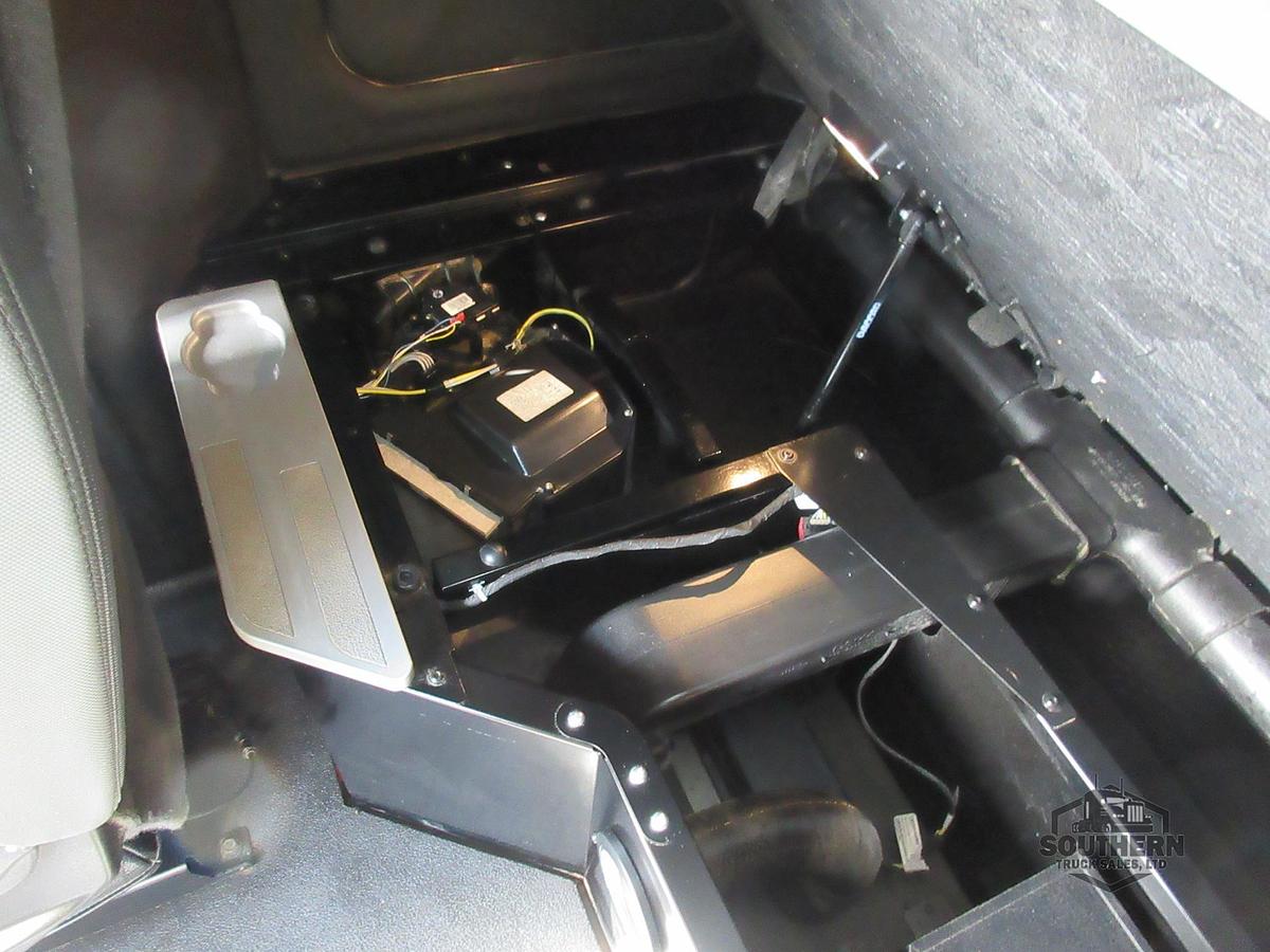 Used 2023 KENWORTH T880