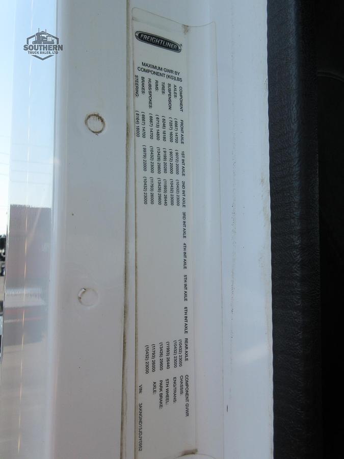 Used 2018 FREIGHTLINER 122SD