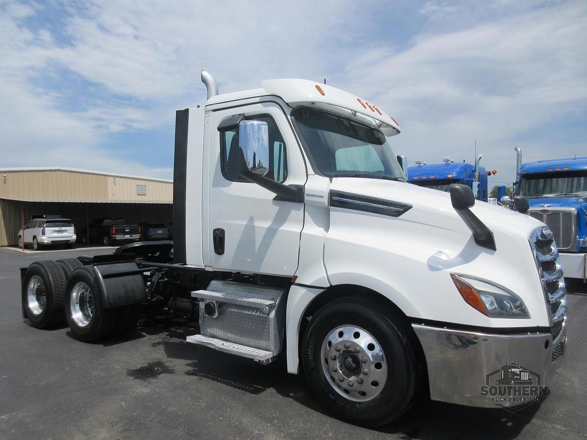 Used 2019 FREIGHTLINER CASCADIA 126