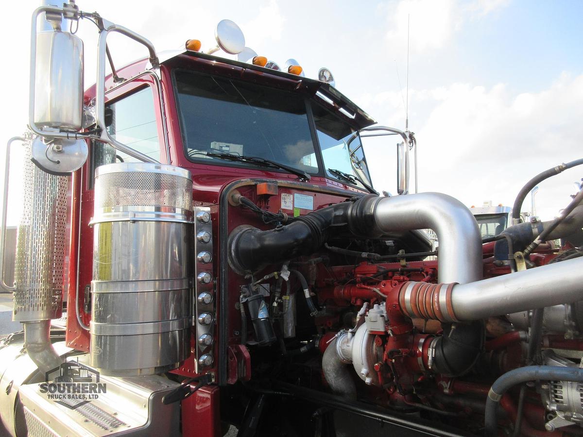 Used 2021 PETERBILT 389