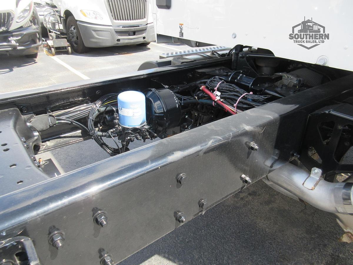 2025 KENWORTH T880