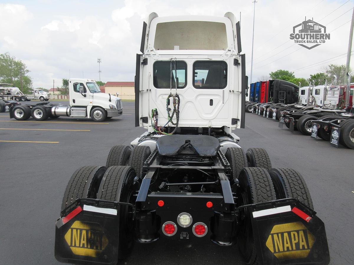 Used 2018 FREIGHTLINER CASCADIA 125