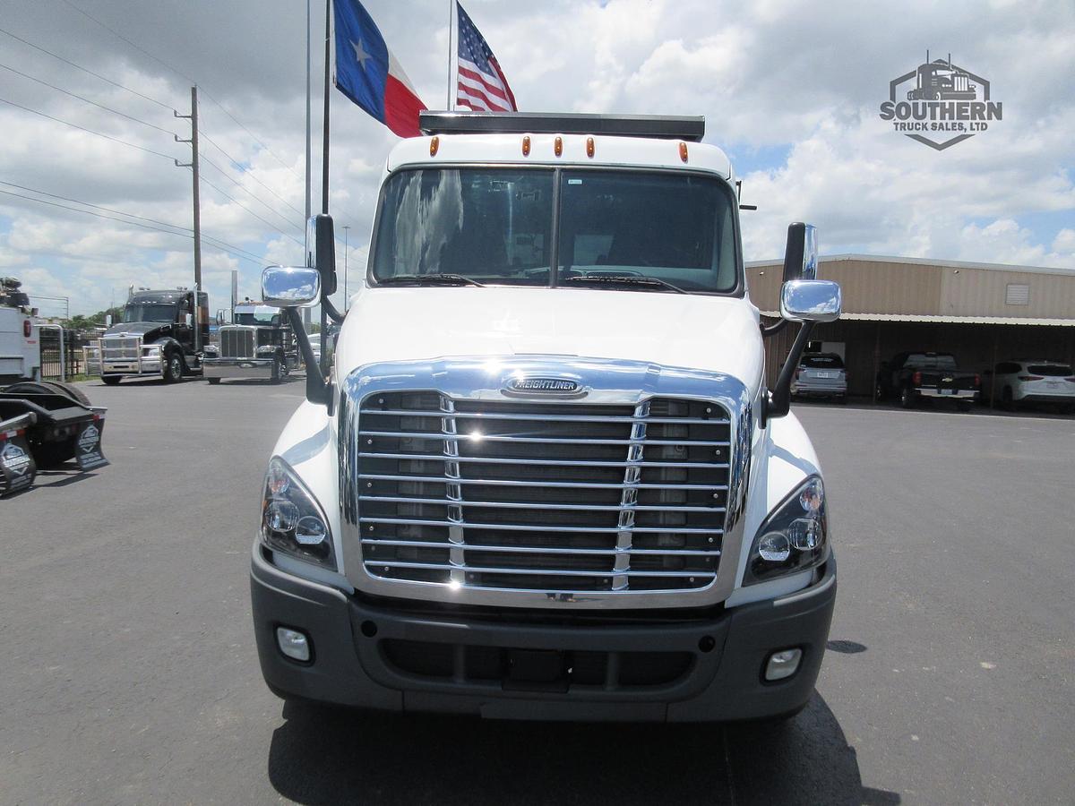 Used 2019 FREIGHTLINER CASCADIA 125