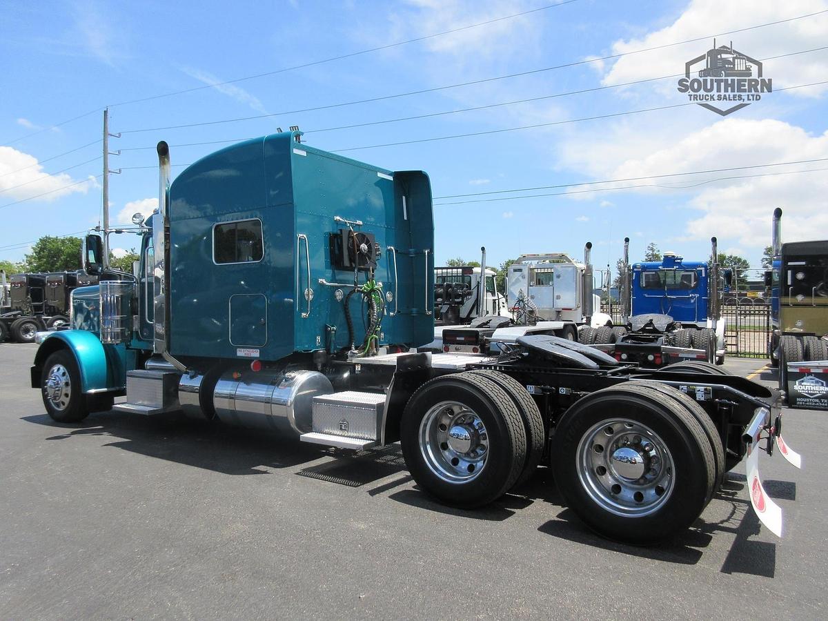 Used 2022 PETERBILT 389