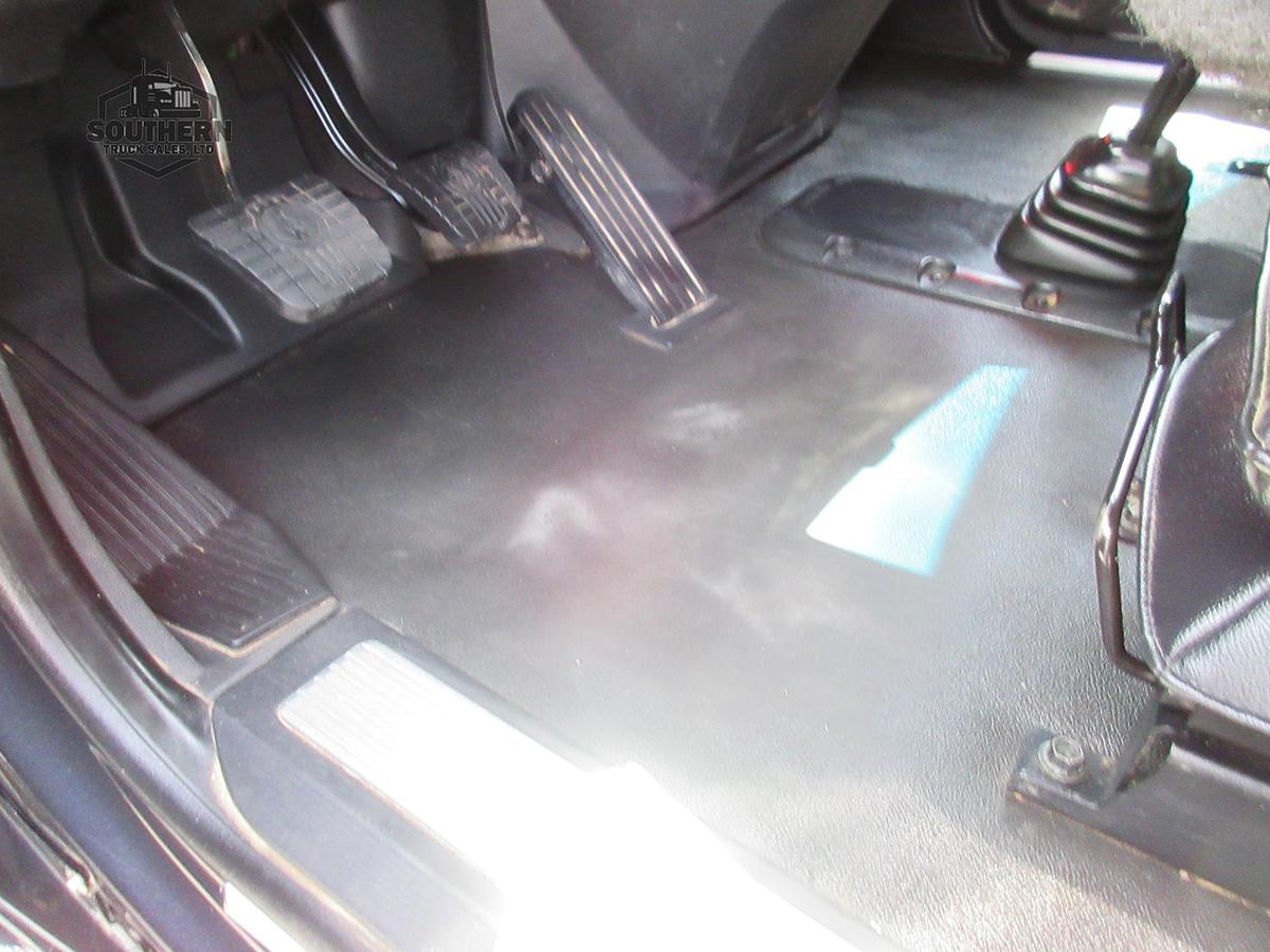 Used 2023 KENWORTH T880