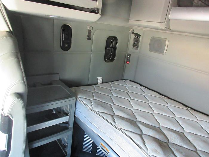 Used 2021 KENWORTH T880