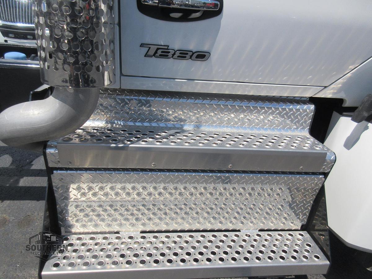 2025 KENWORTH T880