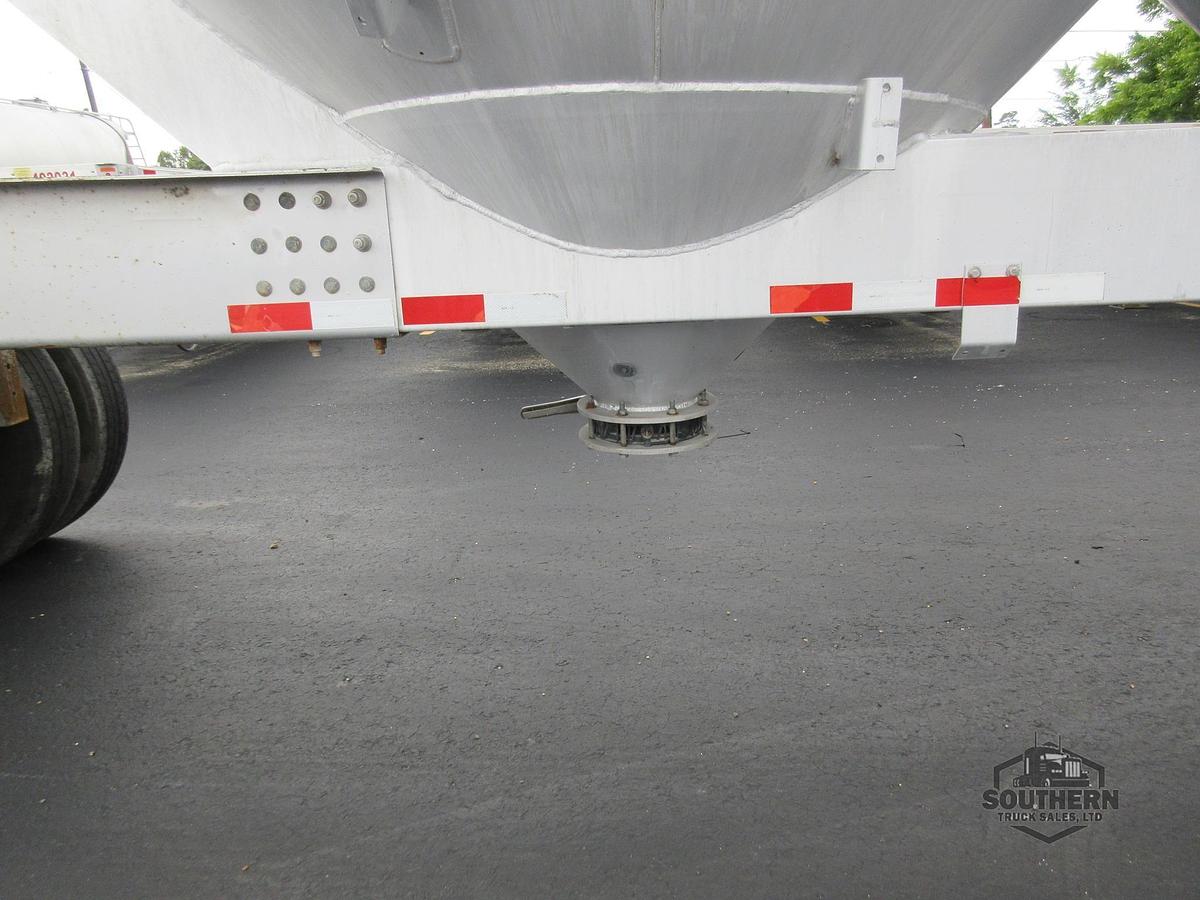 Used 2010 POLAR Tandem Axle
