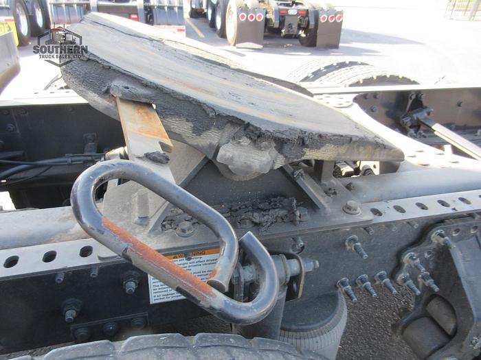 Used 2020 VOLVO VNR64T300