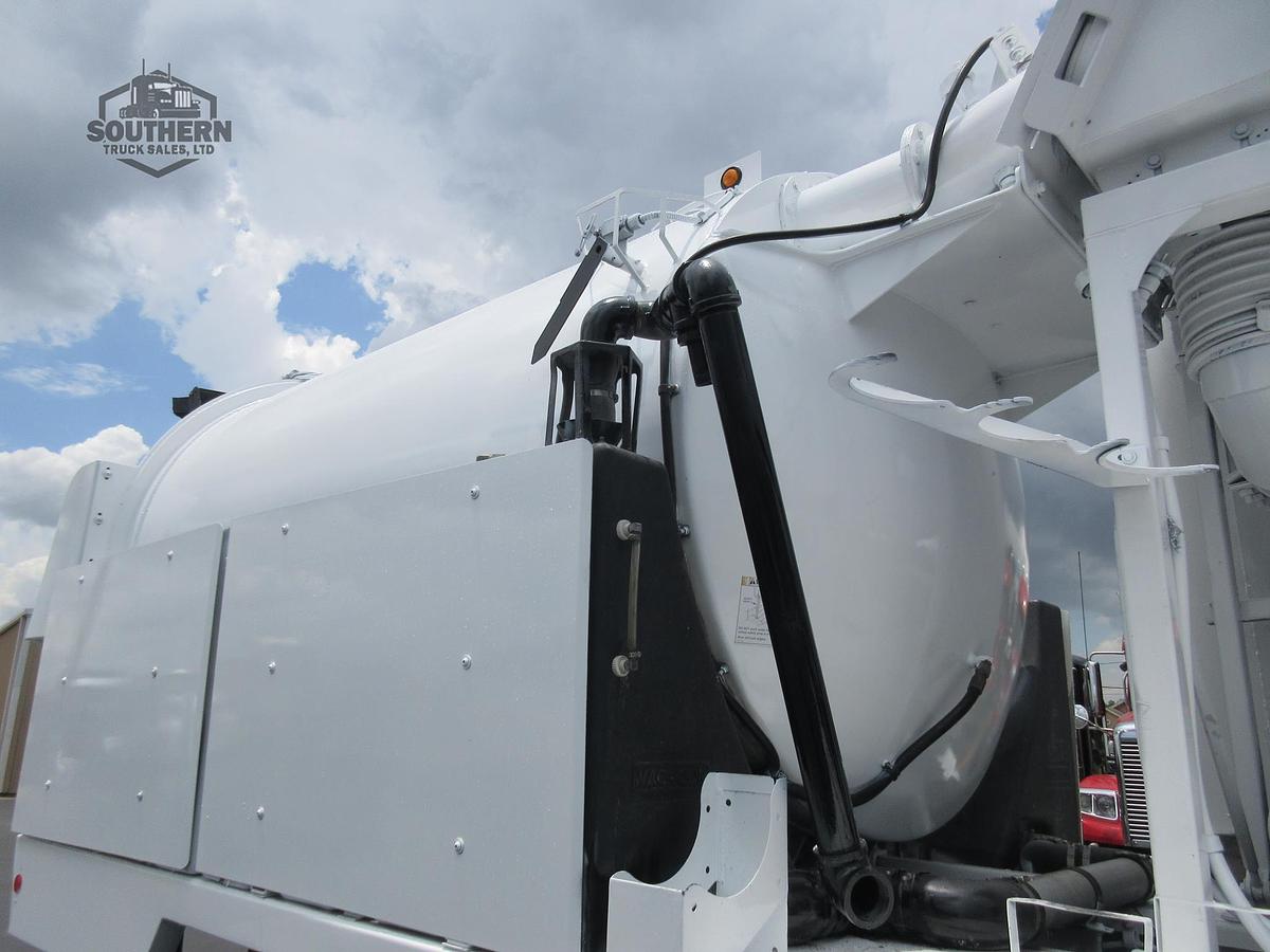 Used 2015 FREIGHTLINER 114SD