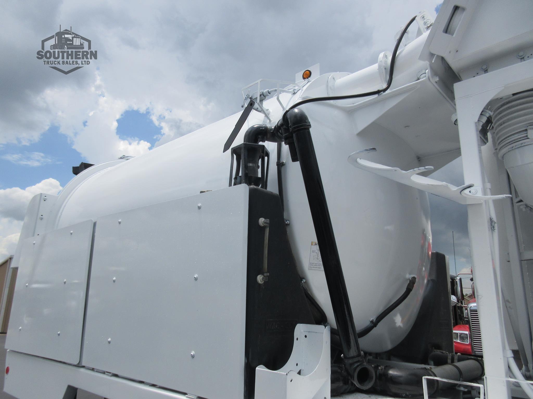 Used 2015 FREIGHTLINER 114SD