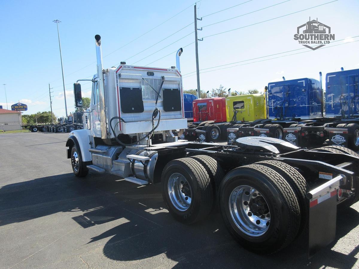 Used 2019 FREIGHTLINER 122SD