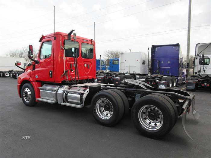 Used 2018 FREIGHTLINER CASCADIA 126
