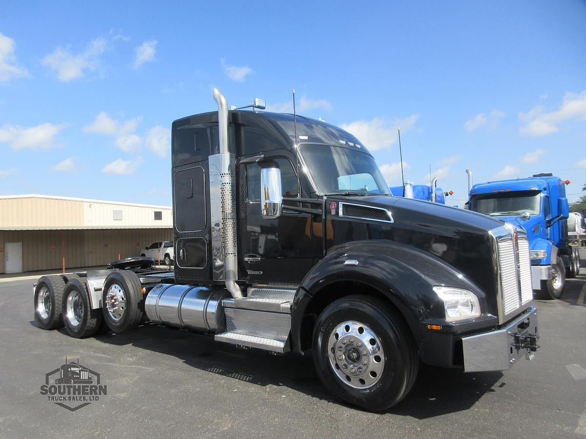Used 2023 KENWORTH T880