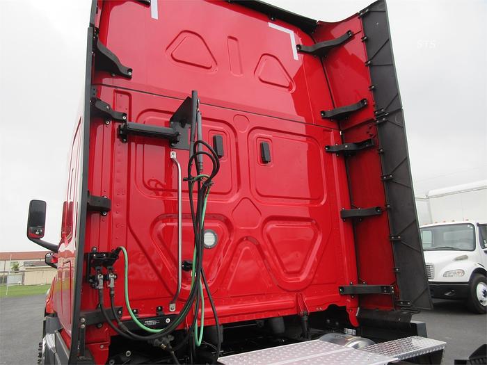 Used 2021 FREIGHTLINER CASCADIA 126