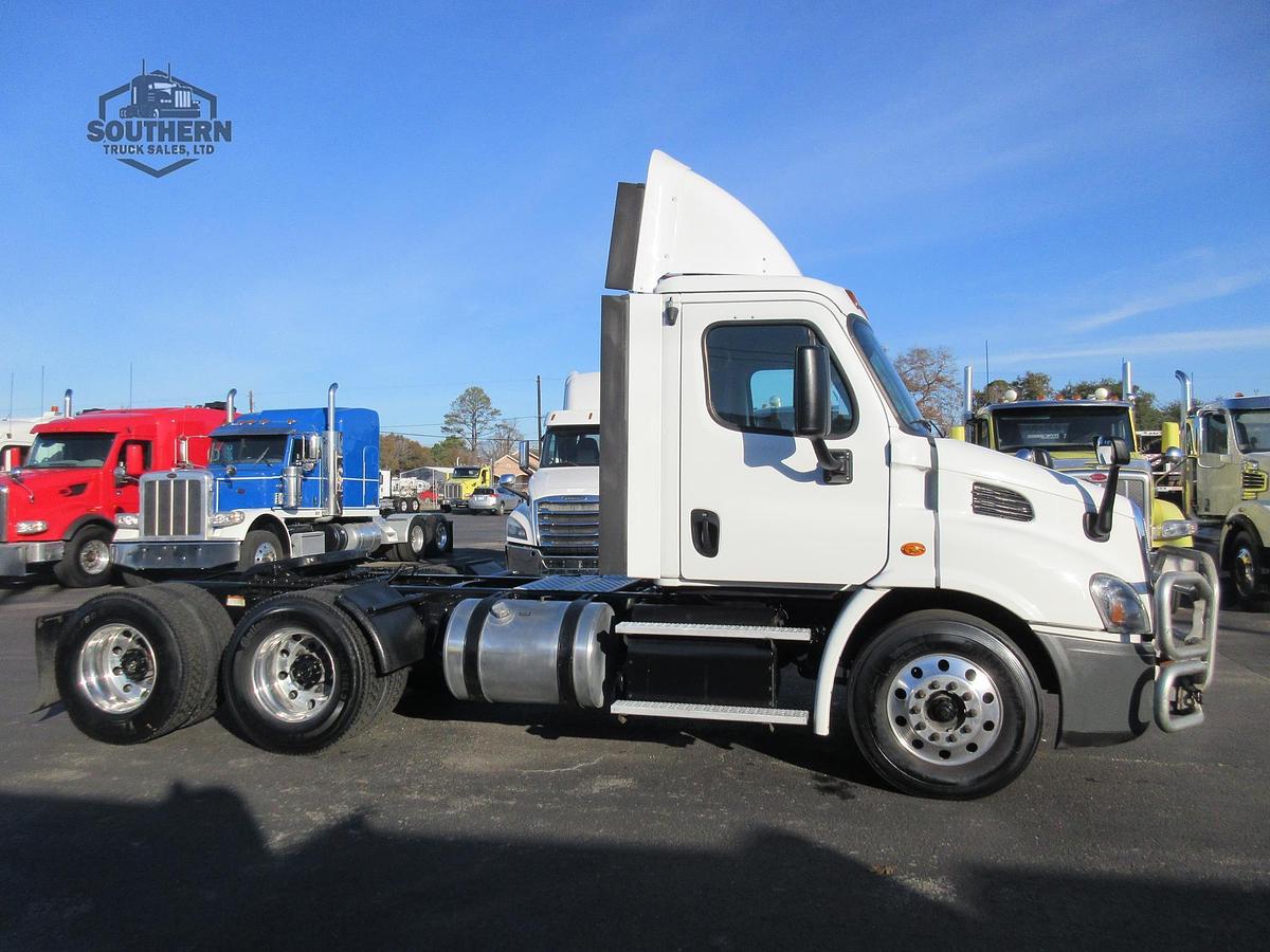 Used 2018 FREIGHTLINER CASCADIA 113