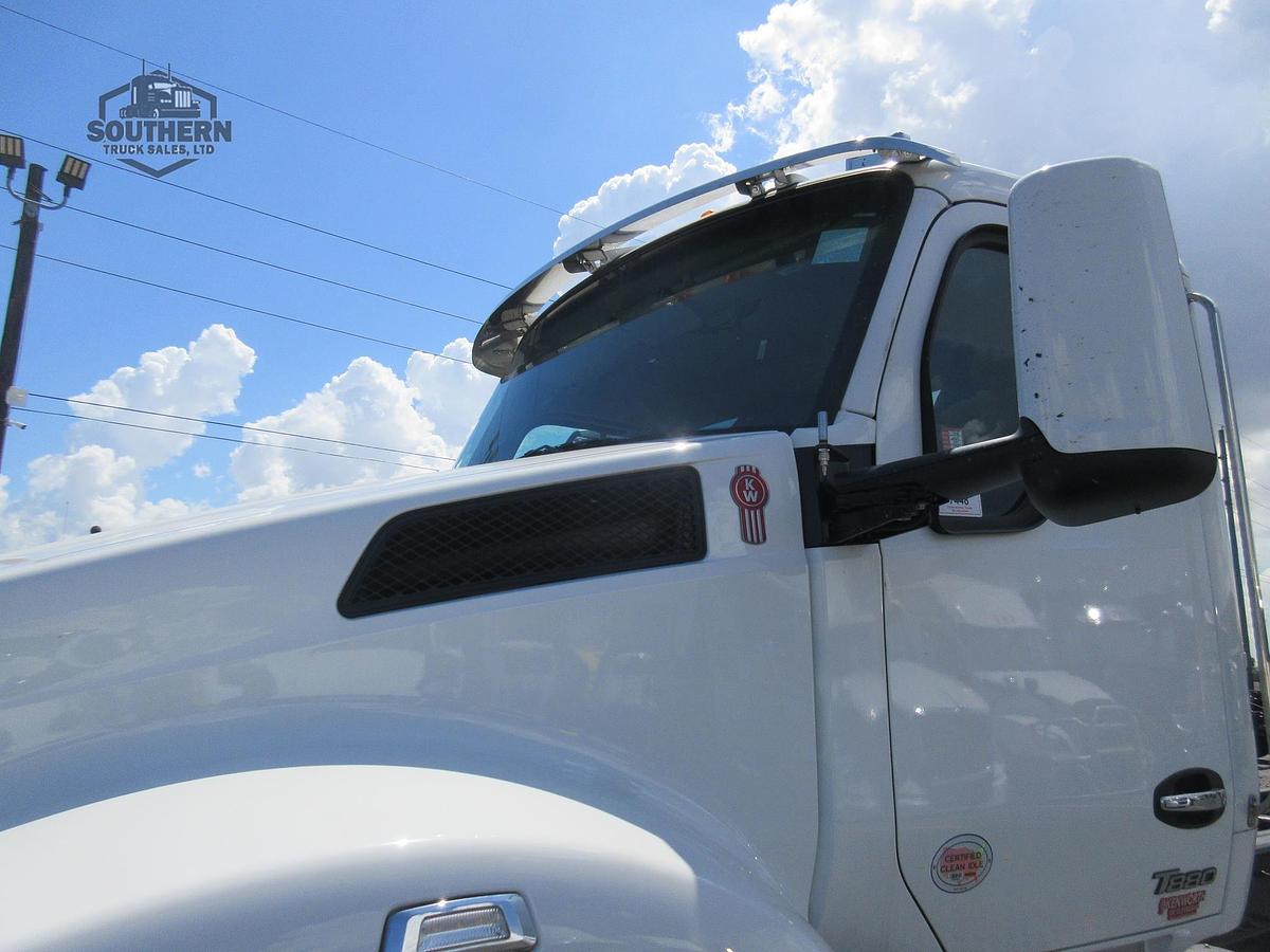2025 KENWORTH T880