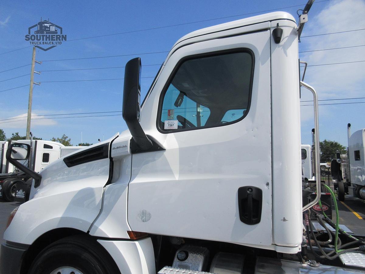 Used 2020 FREIGHTLINER CASCADIA 126