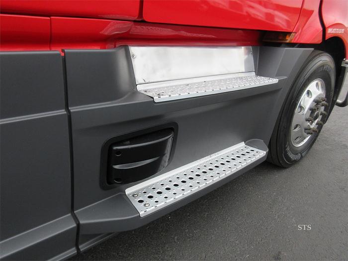 Used 2021 FREIGHTLINER CASCADIA 126