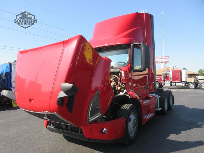 Used 2020 VOLVO VNR64T300