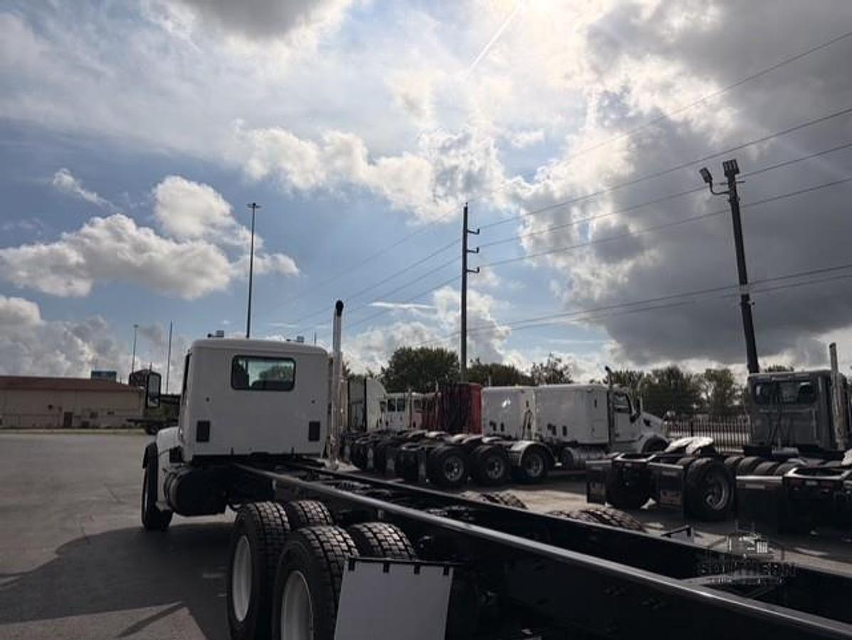 Used 2025 KENWORTH T880