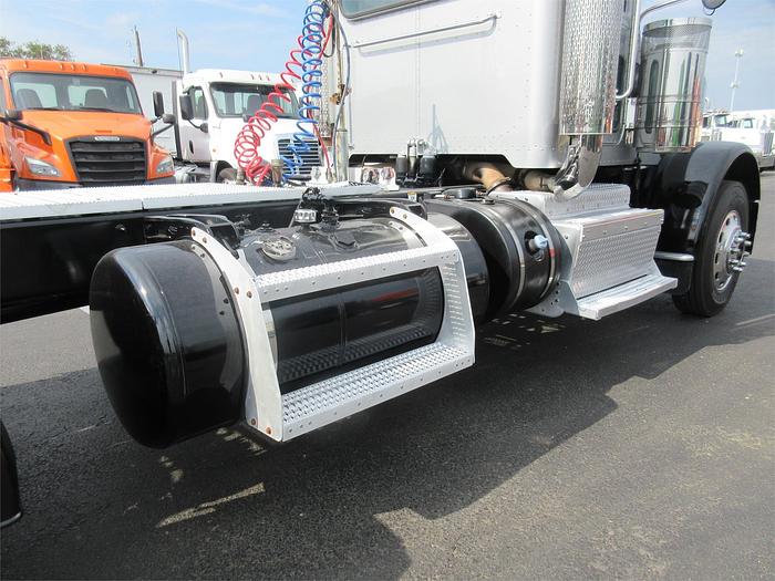 Used 2015 PETERBILT 389