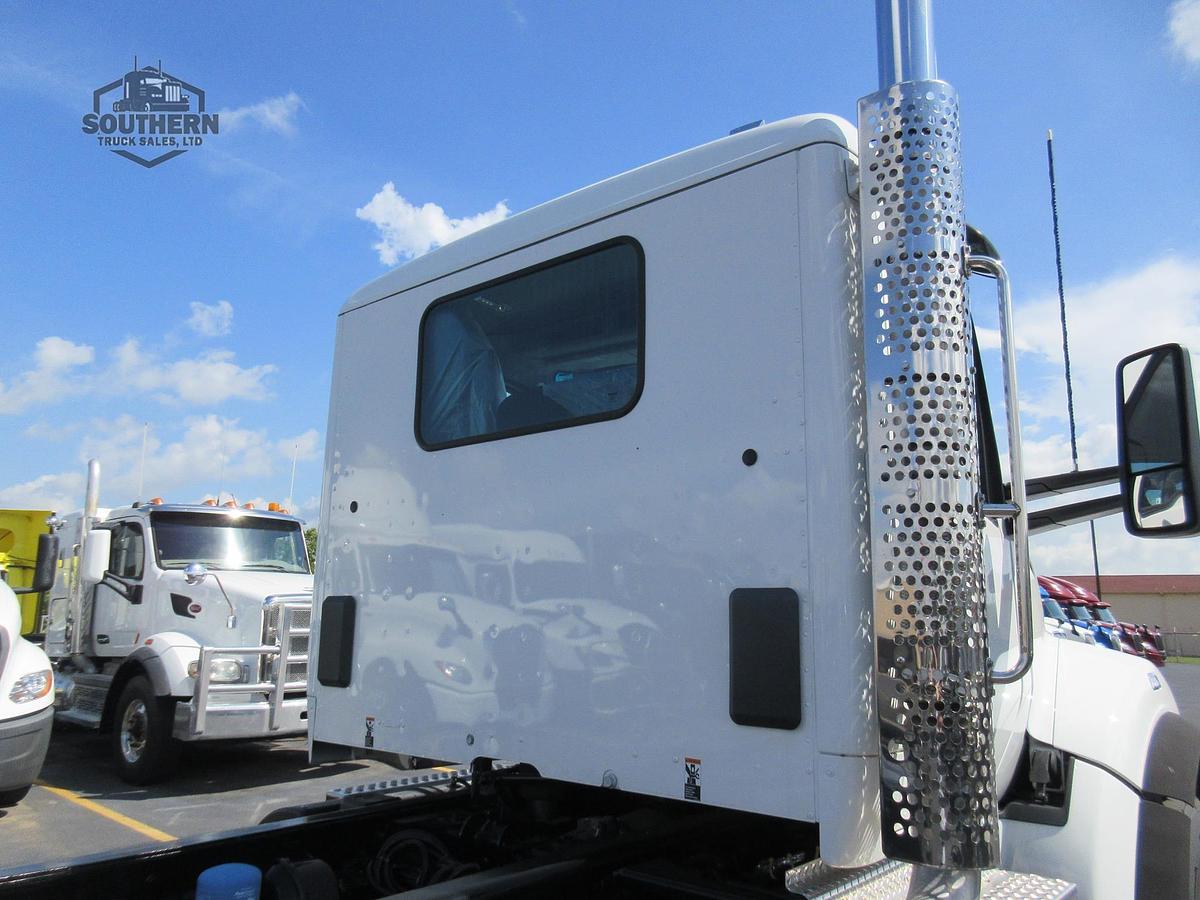 Used 2025 KENWORTH T880