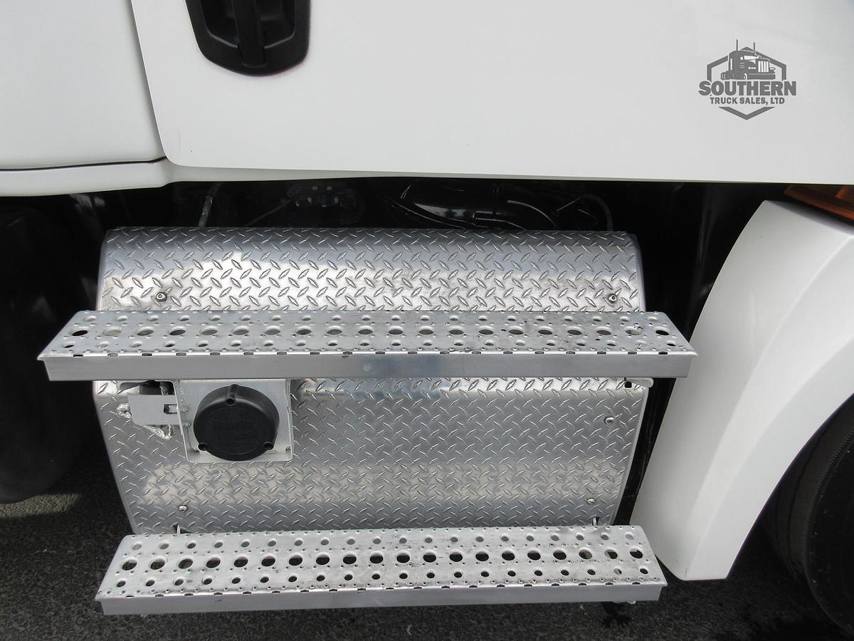 Used 2019 FREIGHTLINER CASCADIA 126