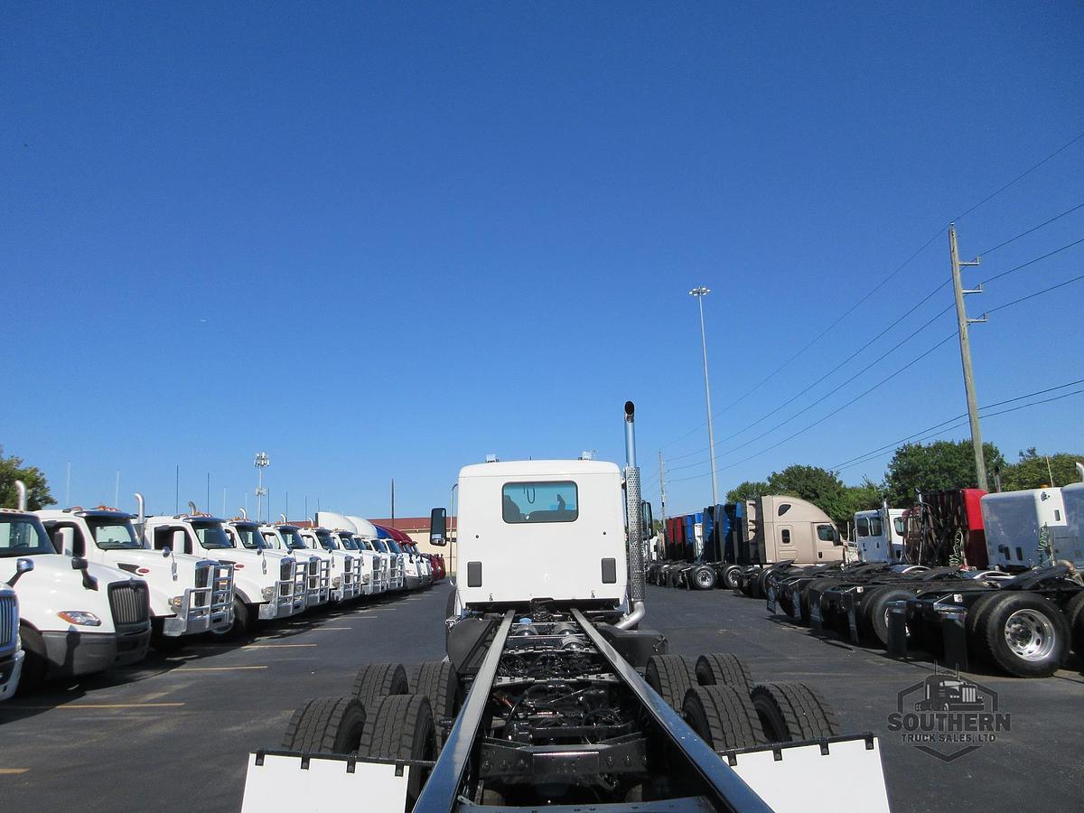2025 KENWORTH T880