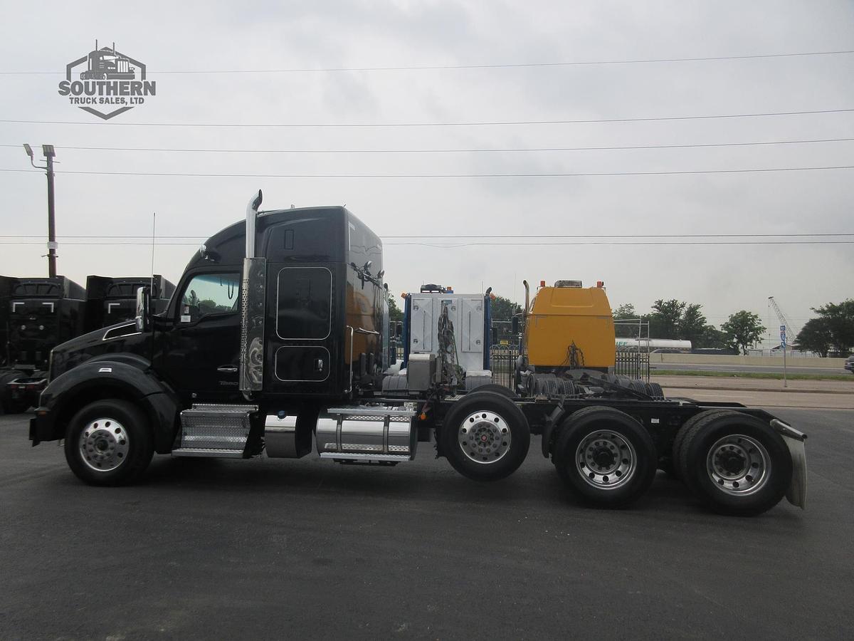 Used 2023 KENWORTH T880