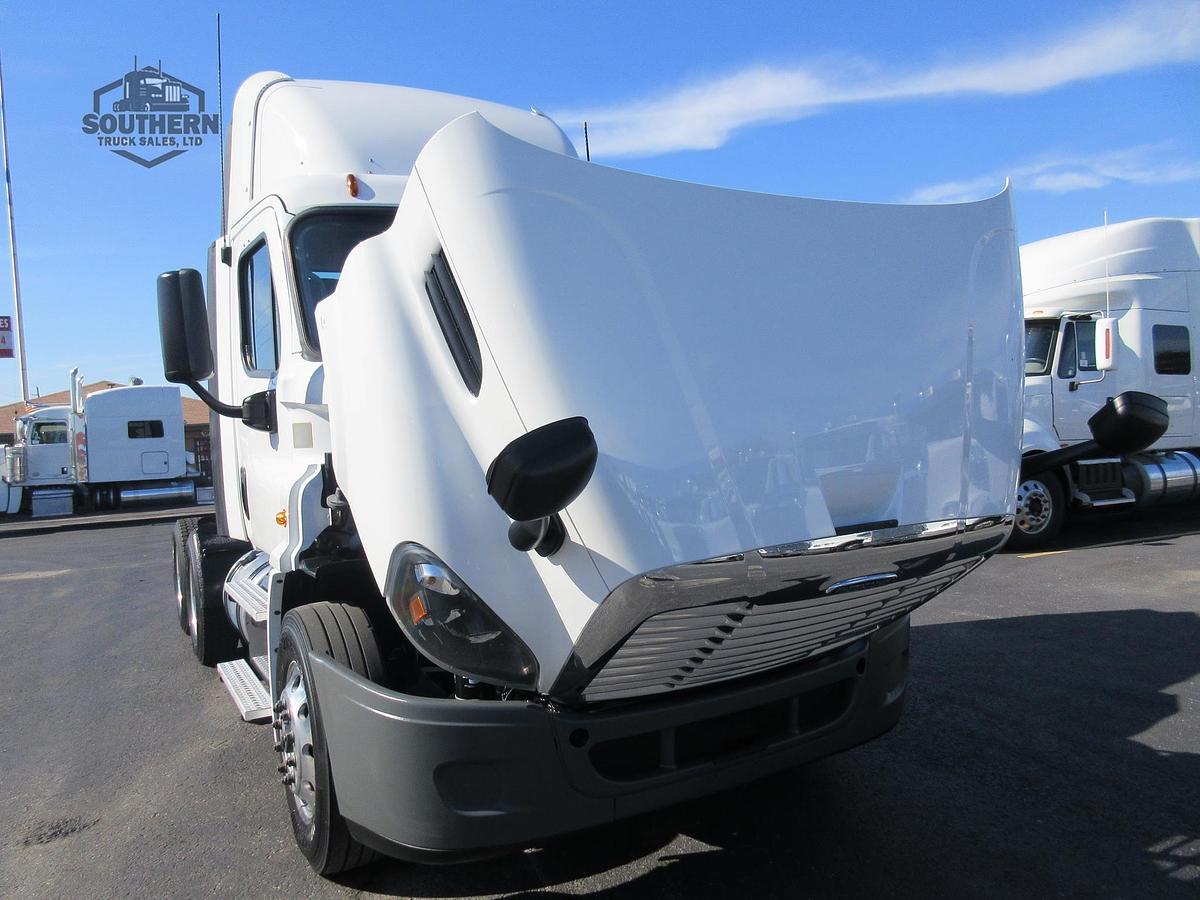 Used 2018 FREIGHTLINER CASCADIA 113