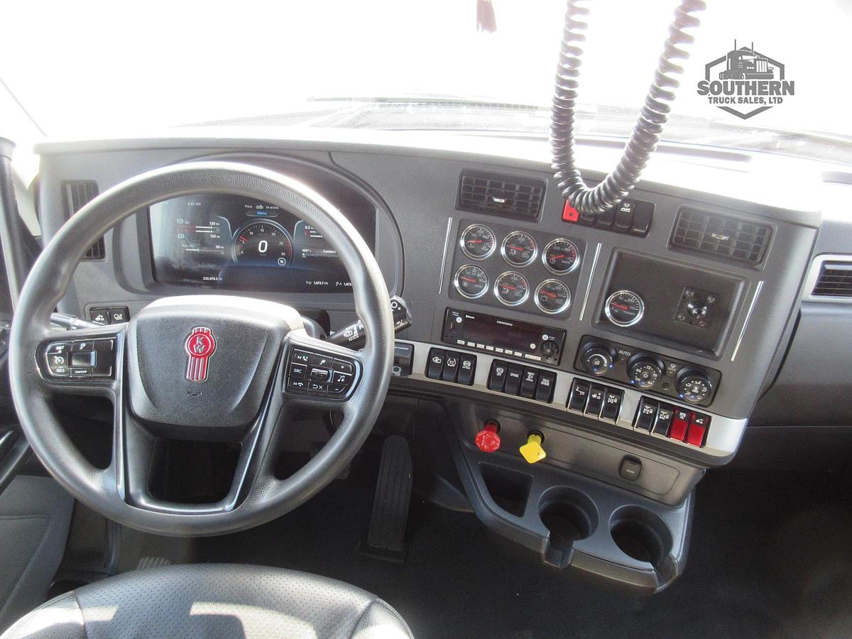 Used 2023 KENWORTH T880