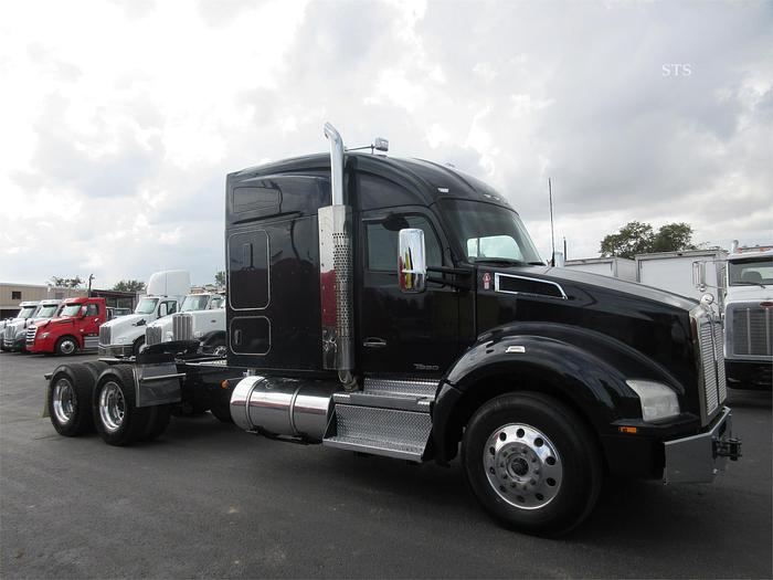 Used 2021 KENWORTH T880