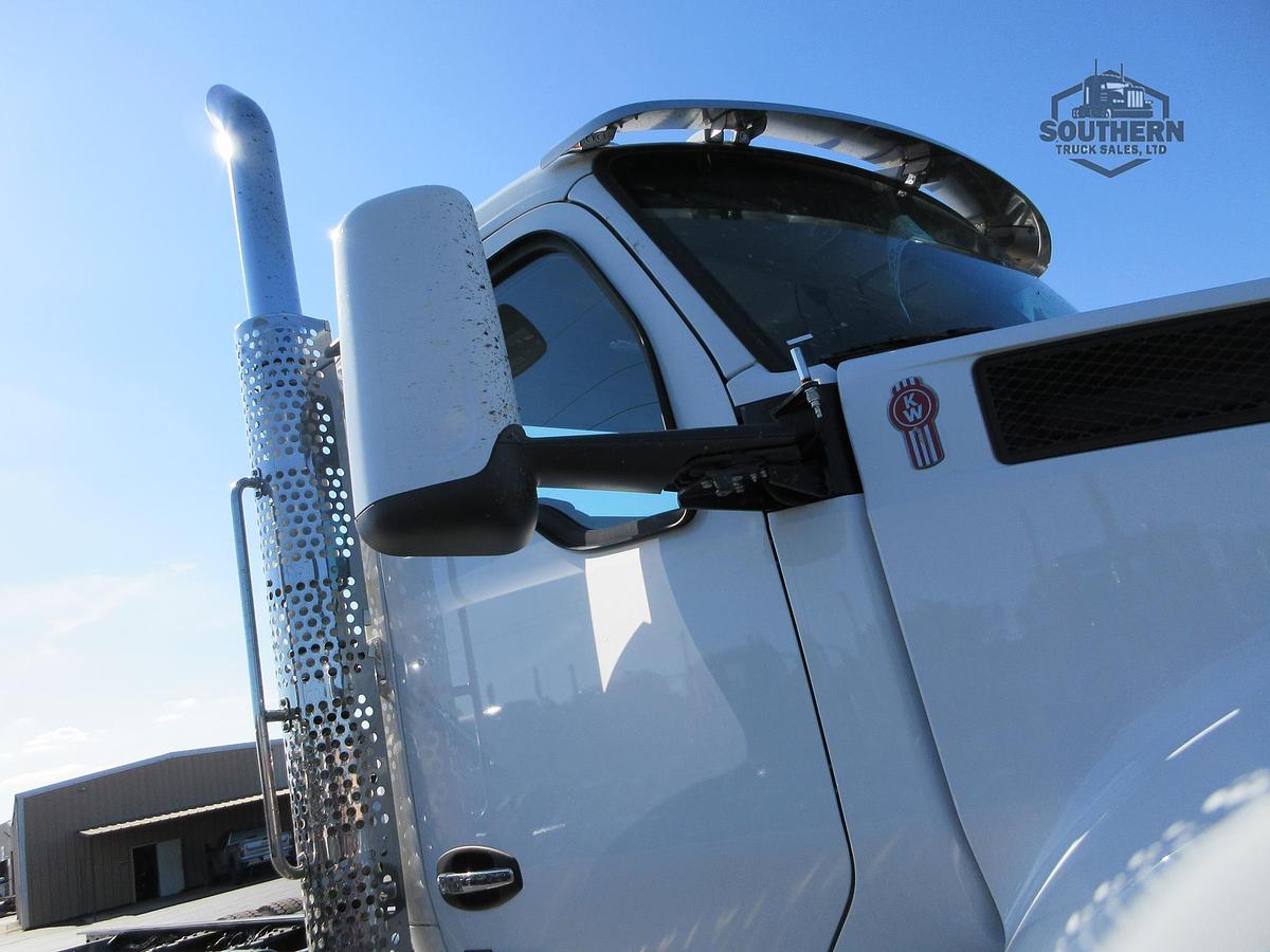 2025 KENWORTH T880