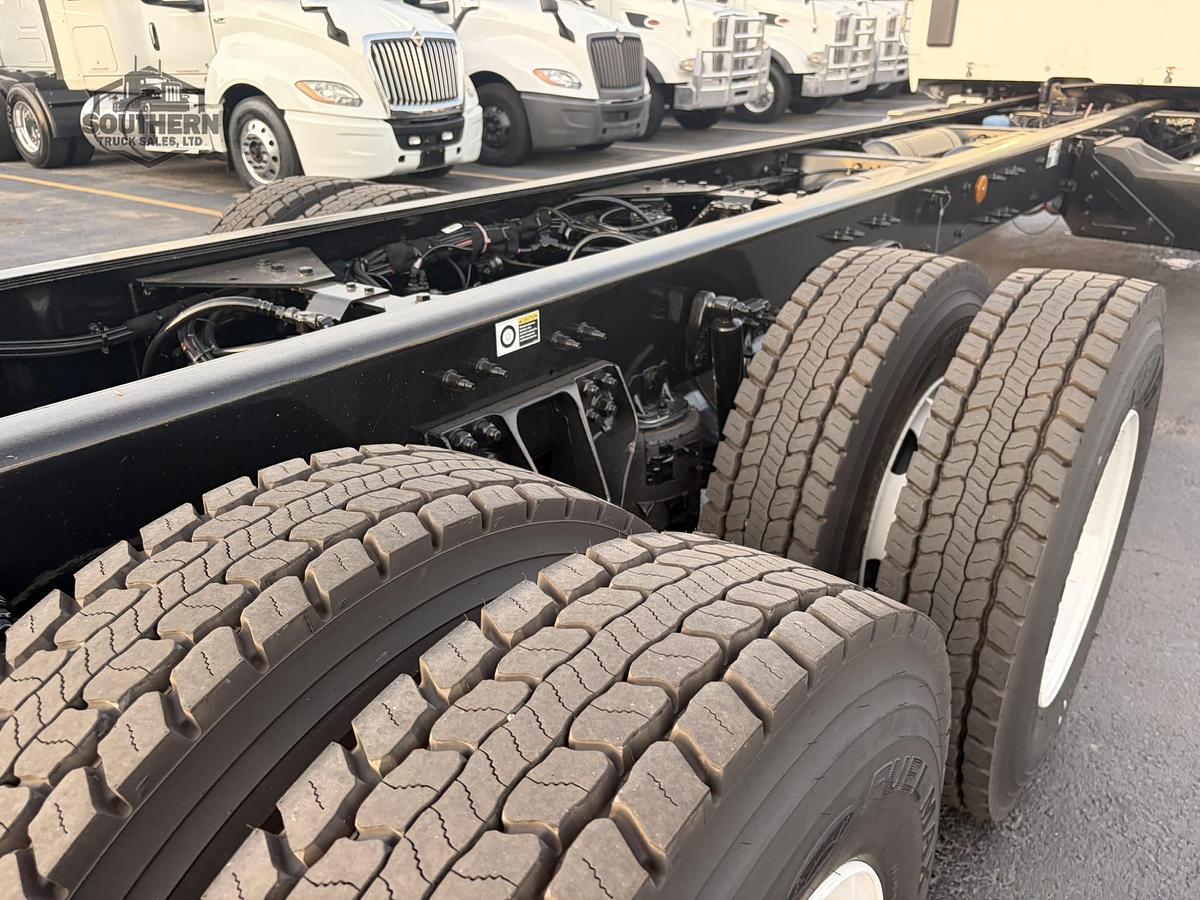 2025 KENWORTH T880
