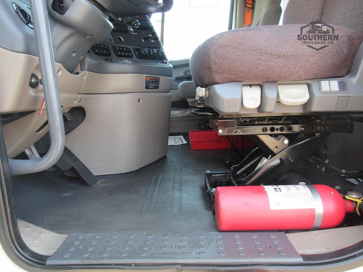 Used 2019 FREIGHTLINER CASCADIA 113