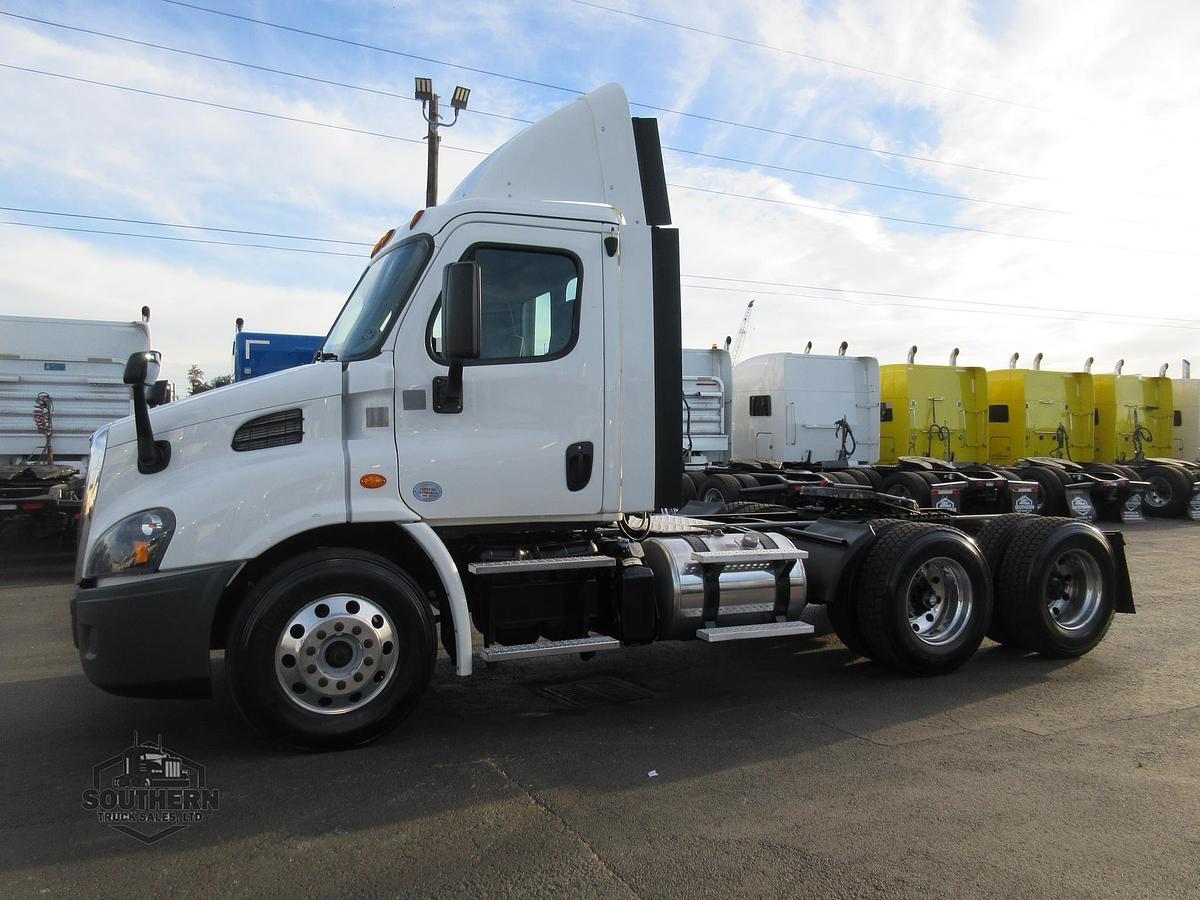 Used 2018 FREIGHTLINER CASCADIA 113