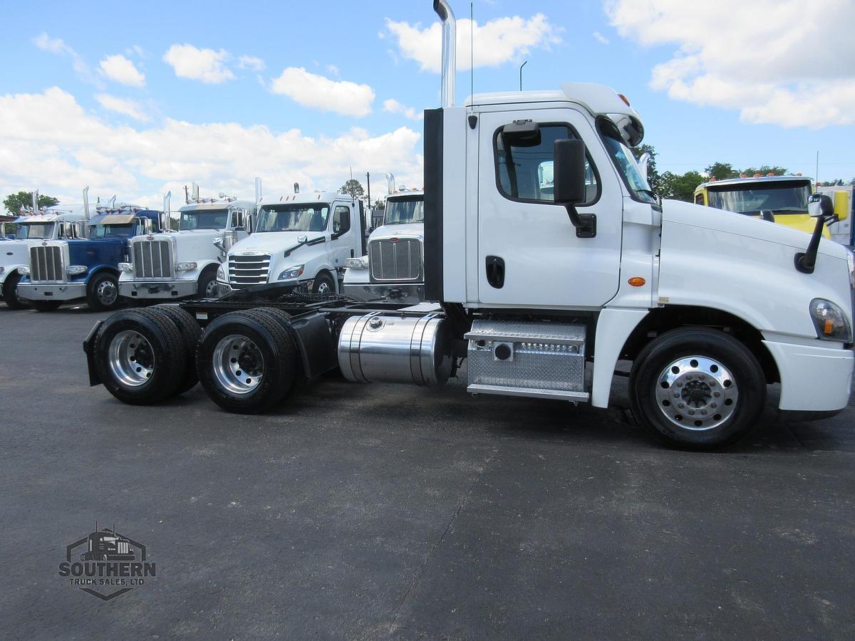 Used 2018 FREIGHTLINER CASCADIA 125
