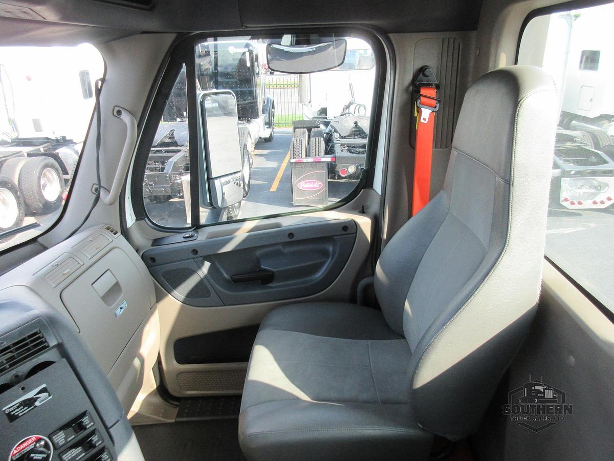 Used 2019 FREIGHTLINER CASCADIA 113