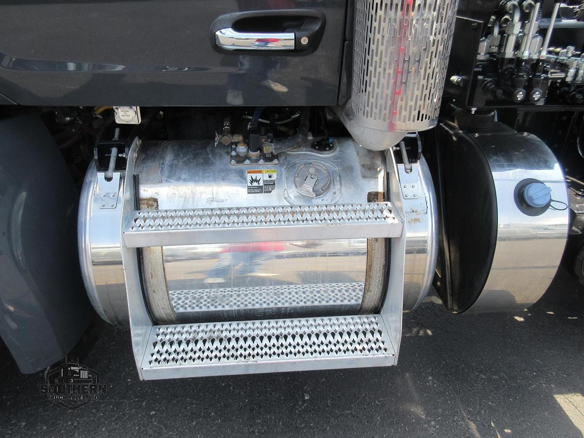 Used 2025 PETERBILT 567