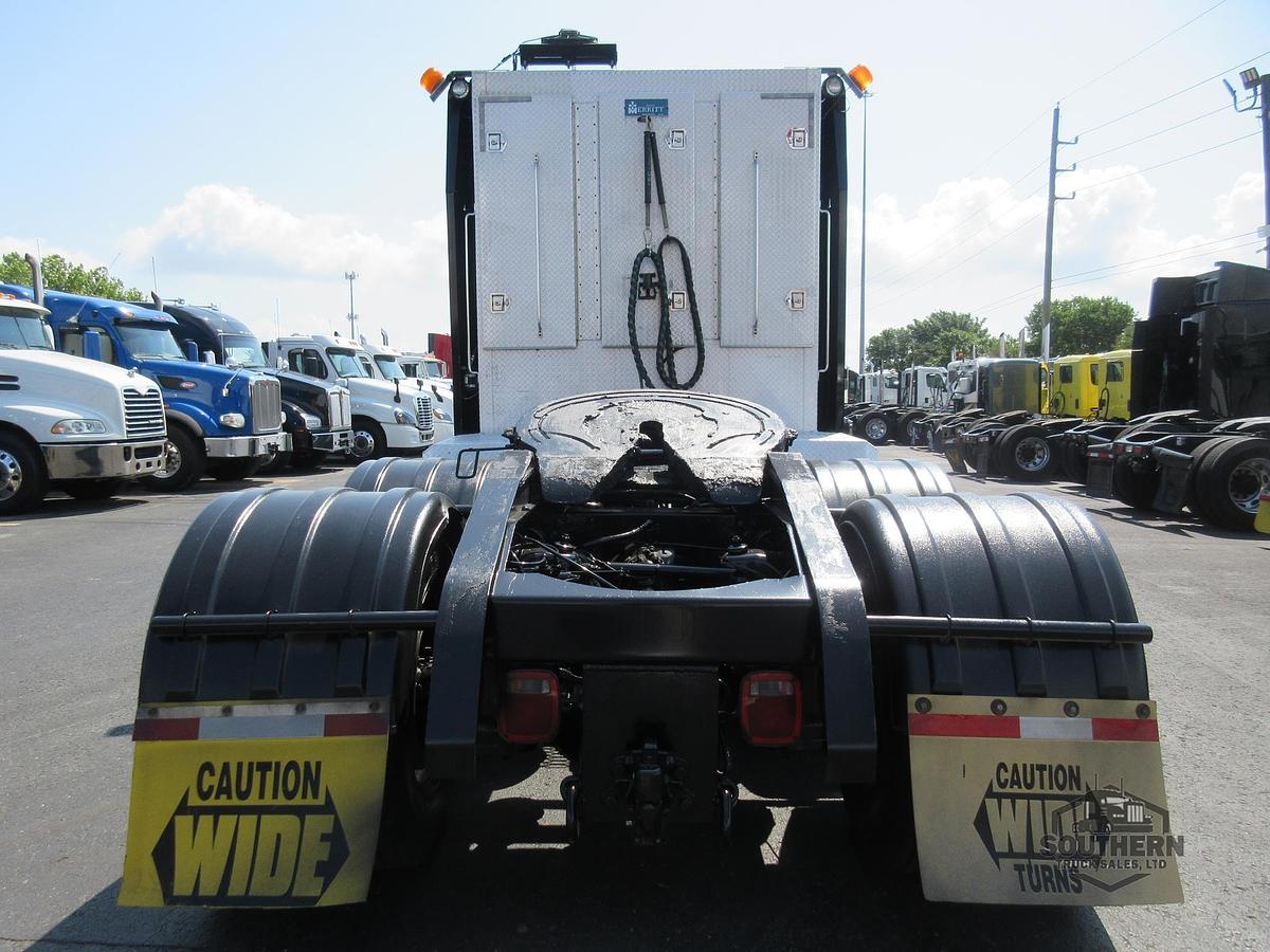 Used 2015 PETERBILT 567