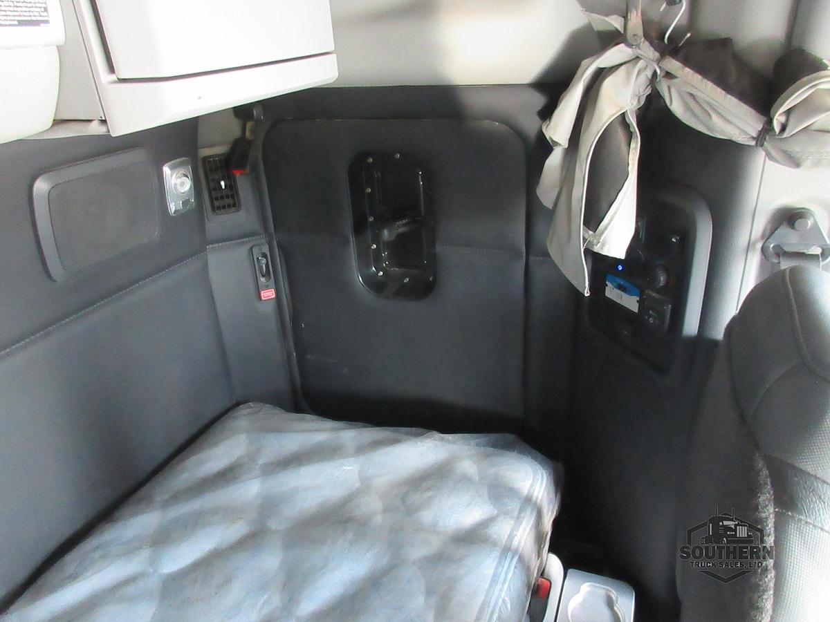 Used 2023 KENWORTH T880
