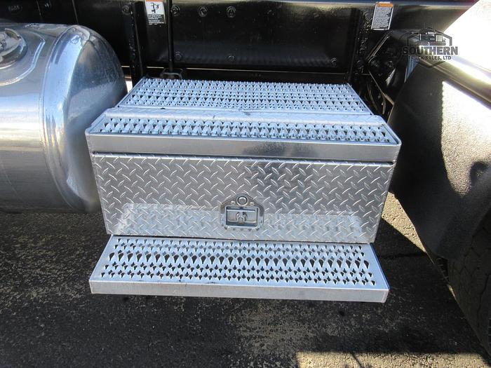 Used 2018 PETERBILT 389