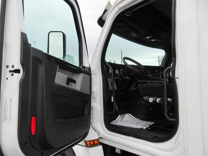 Used 2019 FREIGHTLINER CASCADIA 126