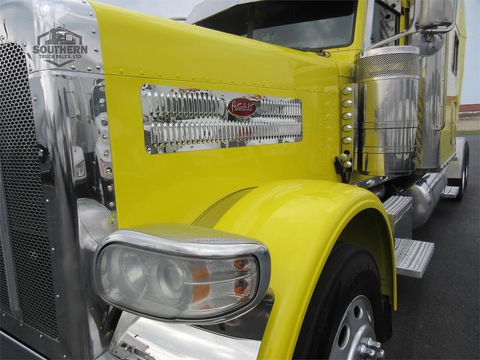 Used 2016 PETERBILT 389