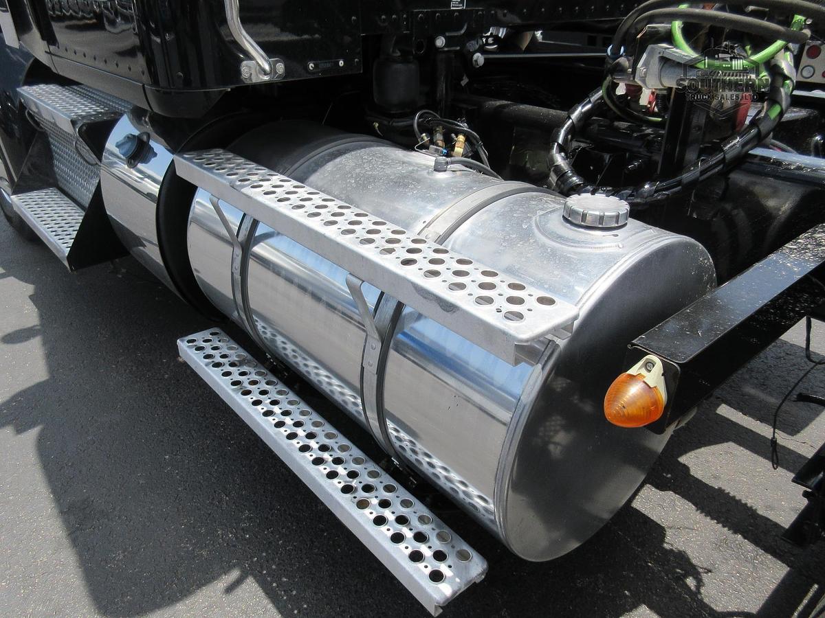 Used 2023 KENWORTH T880