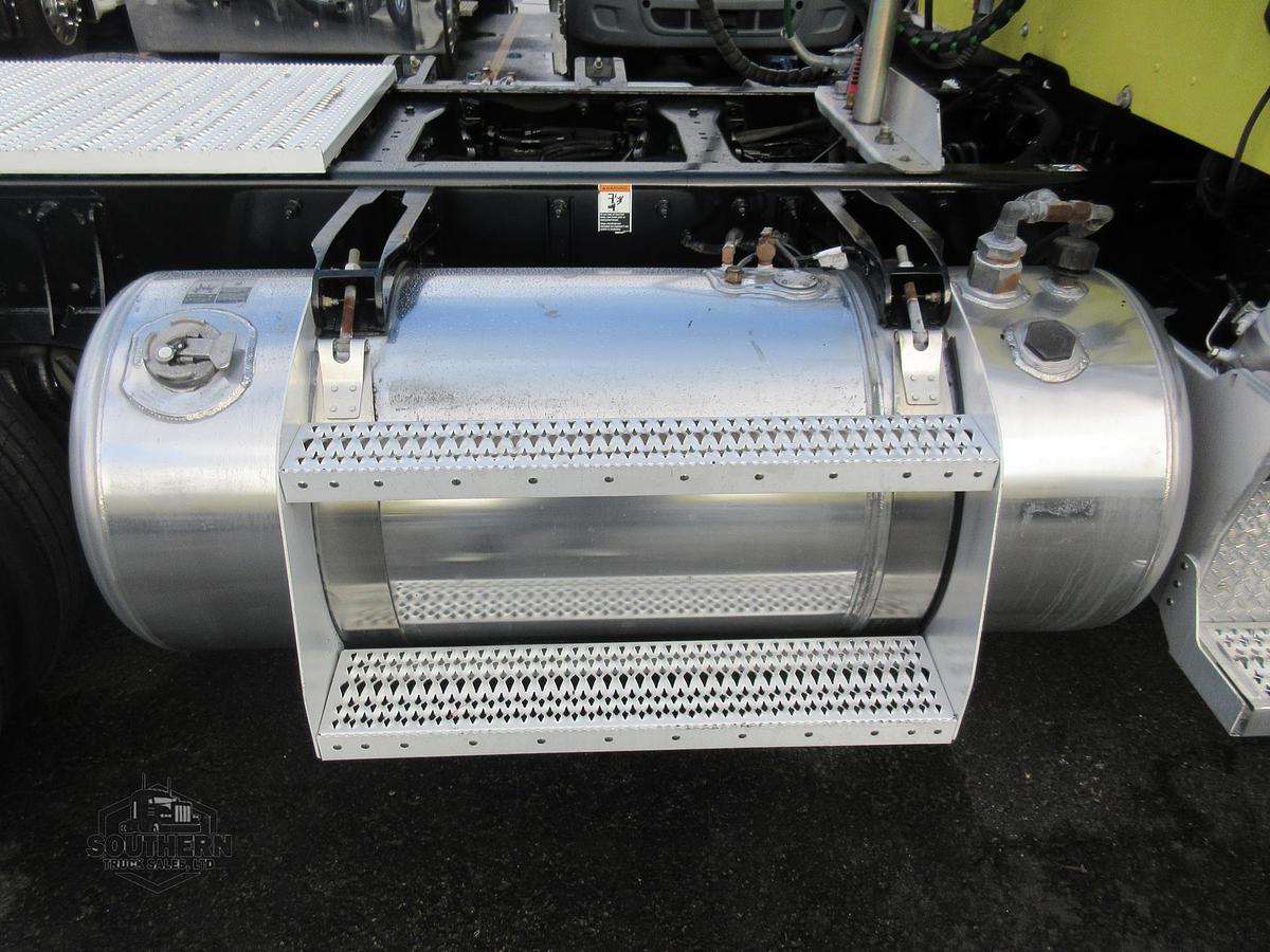 Used 2020 PETERBILT 567